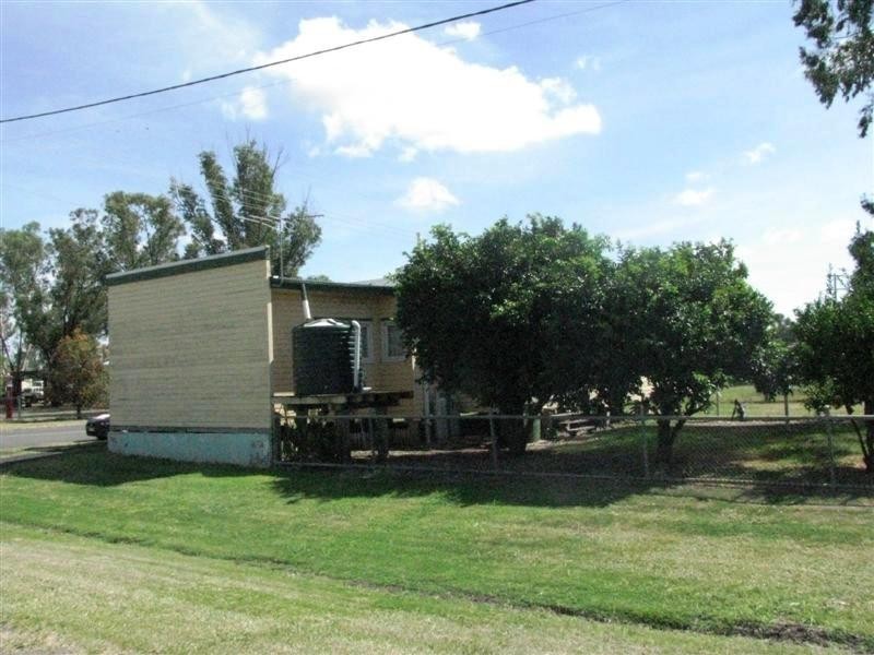 1 & 2 Thorn Street, Warra QLD 4411