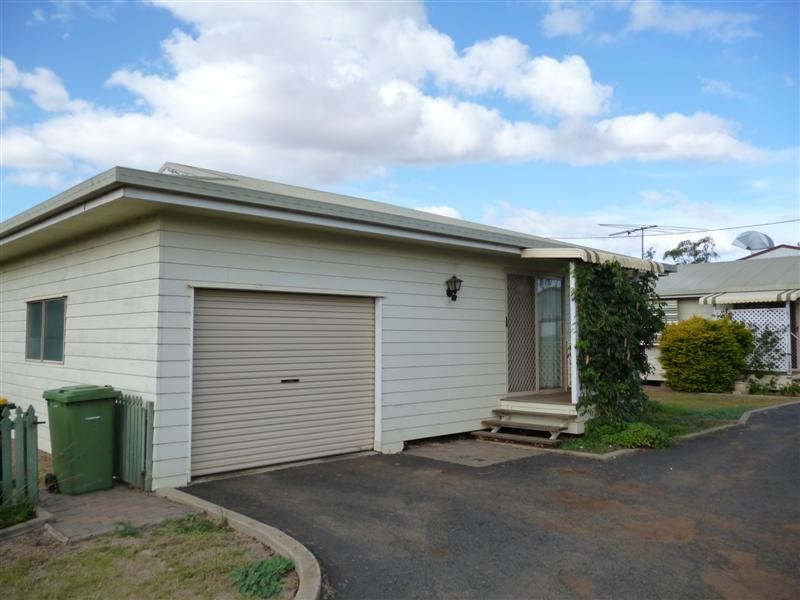 1/2 Swan Street, Dalby QLD 4405
