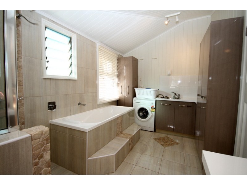 148 Oakwood Street, Dalby QLD 4405