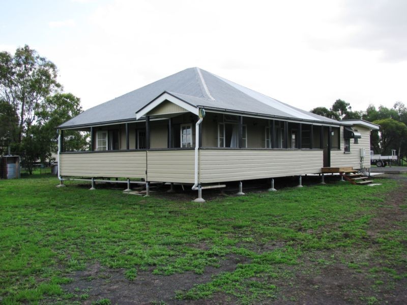 148 Oakwood Street, Dalby QLD 4405