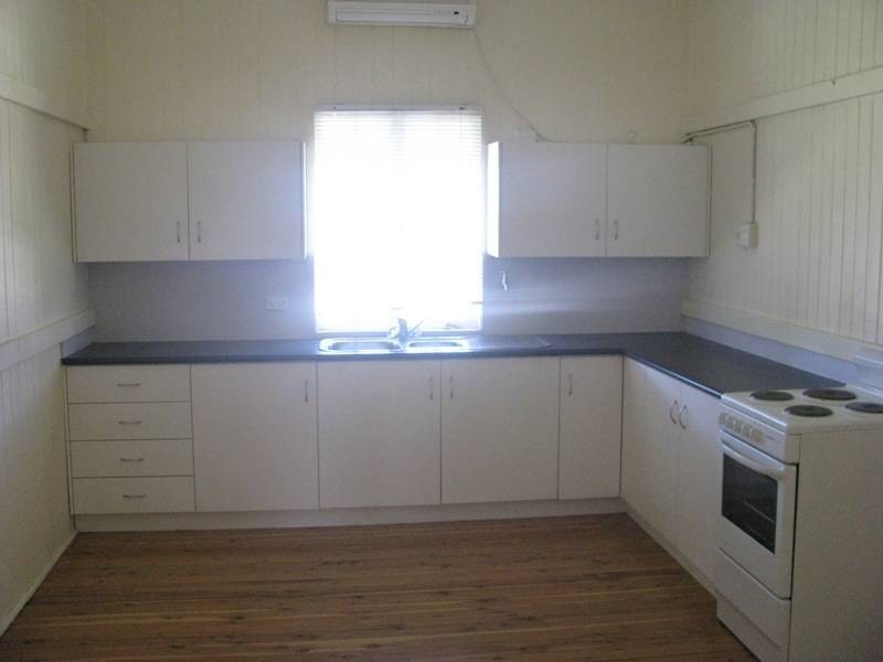 24 Skelton, Dalby QLD 4405