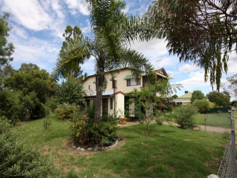 10 Blaxland Road, Dalby QLD 4405