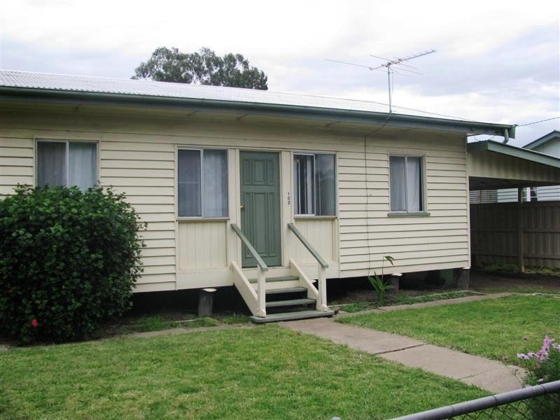 102 Bunya Street, Dalby QLD 4405