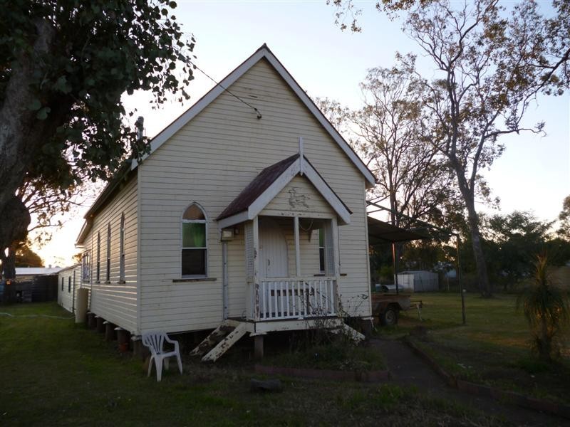 12 DE LACY STREET, Kaimkillenbun QLD 4406