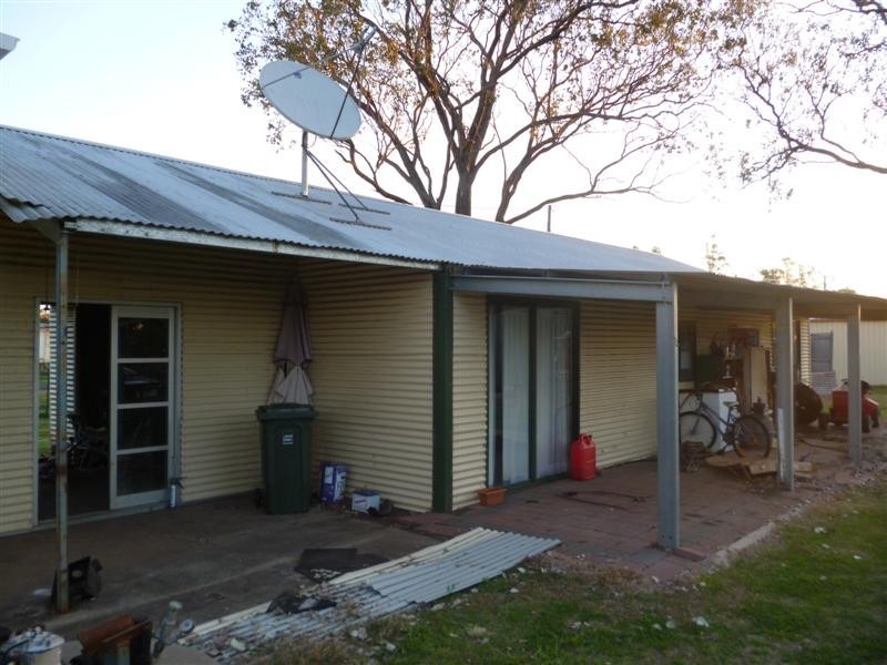 12 DE LACY STREET, Kaimkillenbun QLD 4406