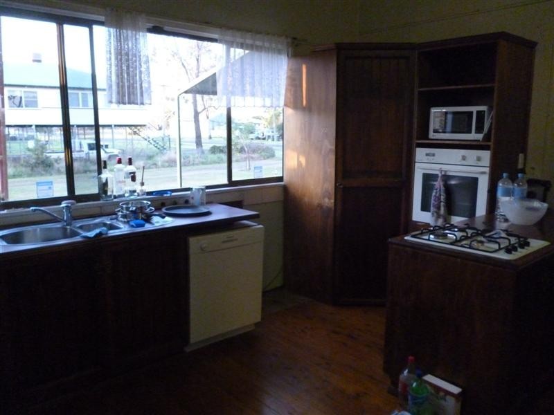 12 DE LACY STREET, Kaimkillenbun QLD 4406