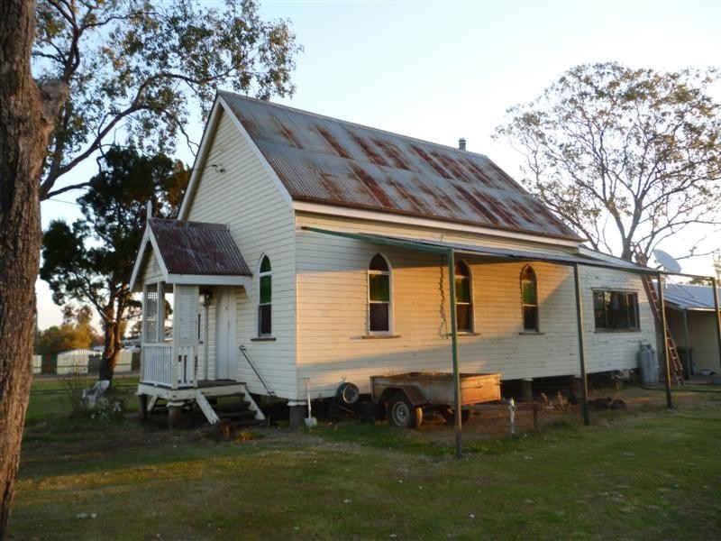 12 DE LACY STREET, Kaimkillenbun QLD 4406