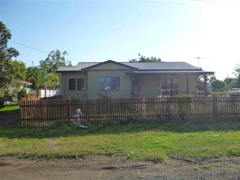 6 Knox St, Dalby QLD 4405