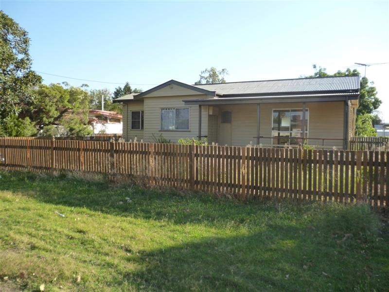 6 Knox St, Dalby QLD 4405