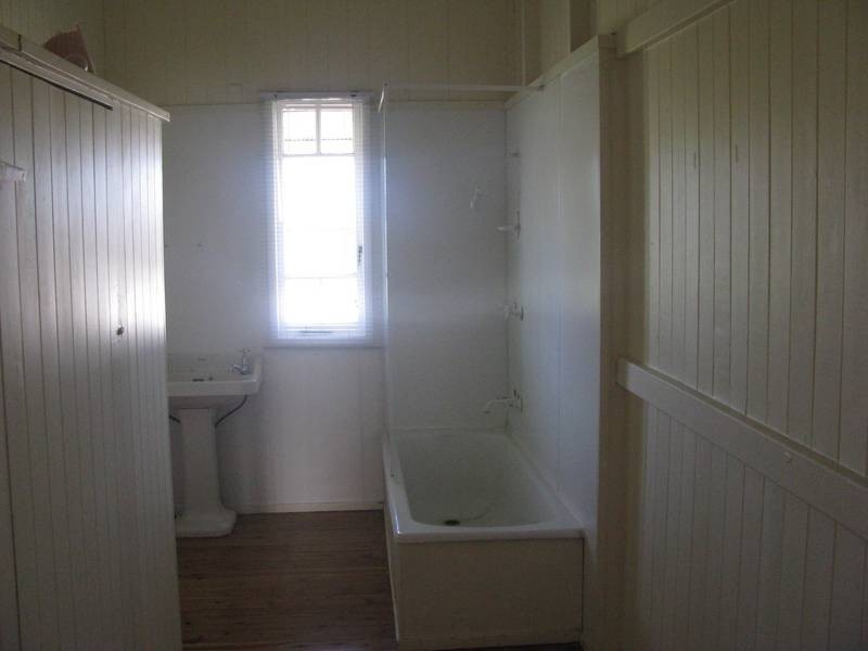 24 Skelton, Dalby QLD 4405