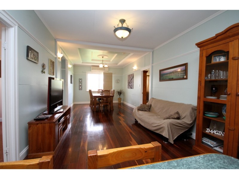 10 Vowles Street, Dalby QLD 4405