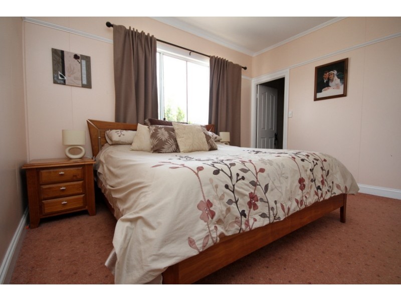 10 Vowles Street, Dalby QLD 4405