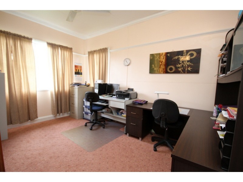 10 Vowles Street, Dalby QLD 4405