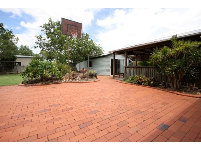 10 Vowles Street, Dalby QLD 4405