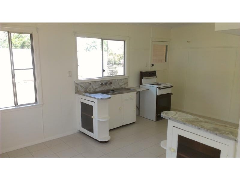 12 Moy Street, Dalby QLD 4405