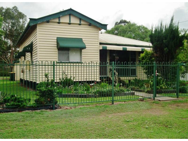 9 Besley Street, Dalby QLD 4405
