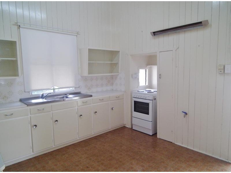 9 Besley Street, Dalby QLD 4405