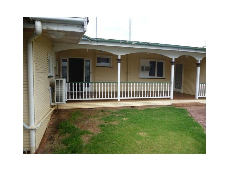 48 Moreton St, Dalby QLD 4405