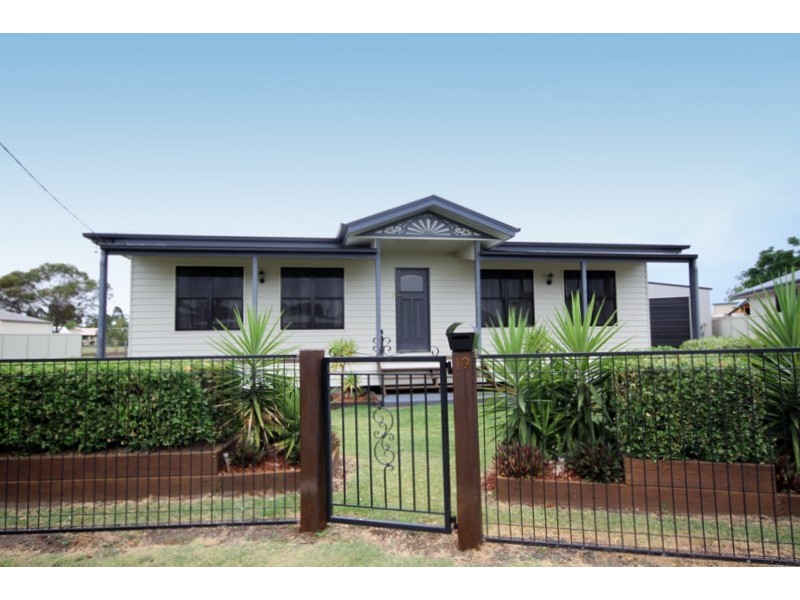 19 Burke St, Dalby QLD 4405