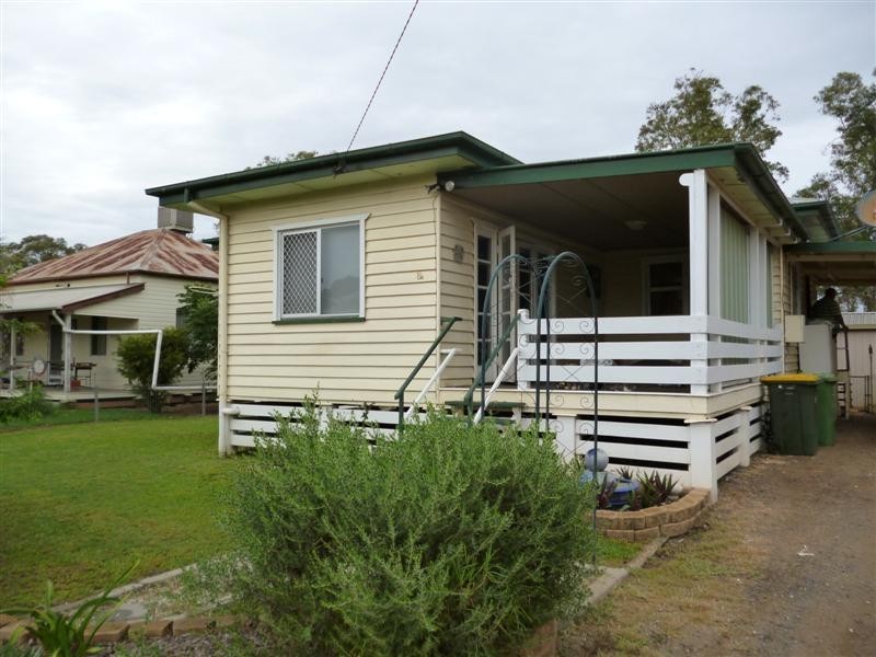 8a Loam Street, Dalby QLD 4405