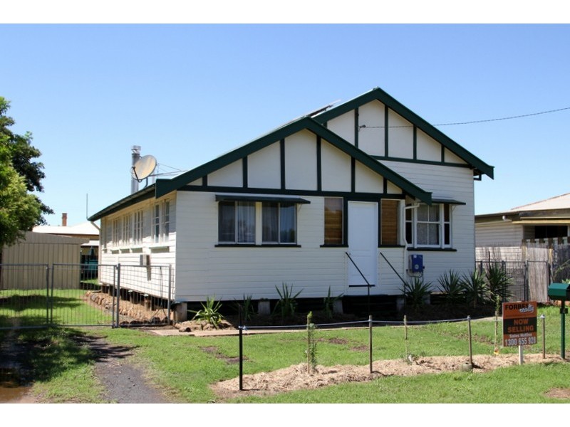 4 Fortescue Street, Dalby QLD 4405