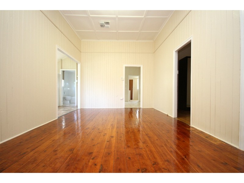 4 Fortescue Street, Dalby QLD 4405