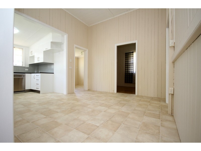 4 Fortescue Street, Dalby QLD 4405