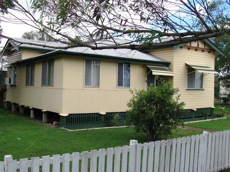 4 Annie Street, Dalby QLD 4405