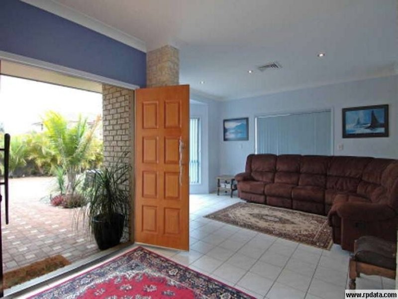 2 Aurora Place, Newport QLD 4020