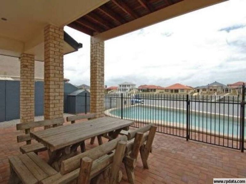 2 Aurora Place, Newport QLD 4020