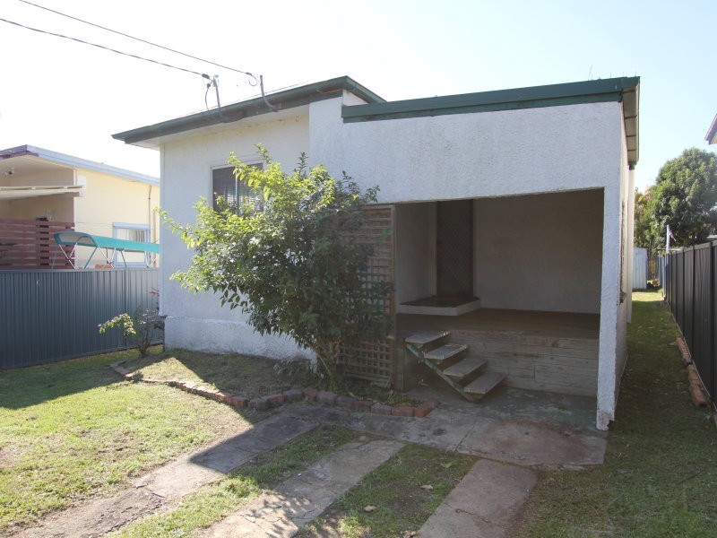 7 Inglis Street, Woody Point QLD 4019