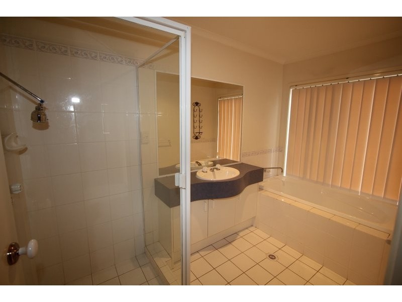 2 Iris Place, Fitzgibbon QLD 4018