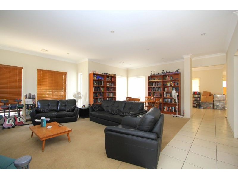 9 Somerset Drive, Carseldine QLD 4034