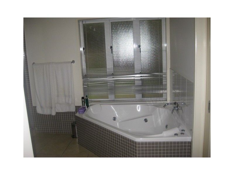 1 Grange Avenue, Carseldine QLD 4034