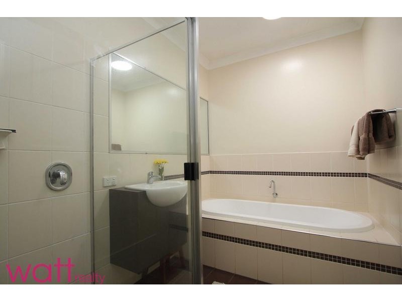 18 Hutton Rd, Aspley QLD 4034