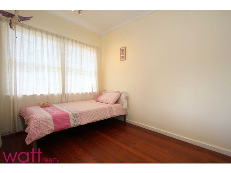 18 Hutton Rd, Aspley QLD 4034