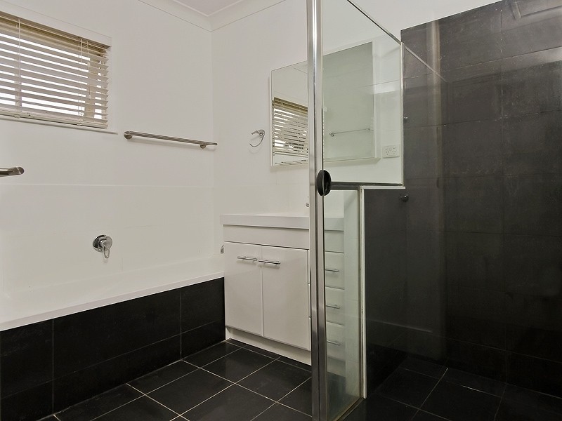 25 Eastbourne Street, Chermside West QLD 4032