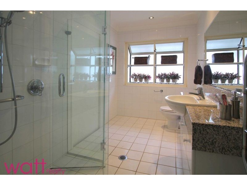 17 Pangeza Street, Stafford Heights QLD 4053