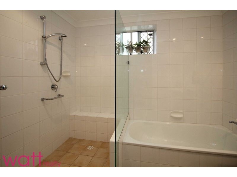 17 Pangeza Street, Stafford Heights QLD 4053