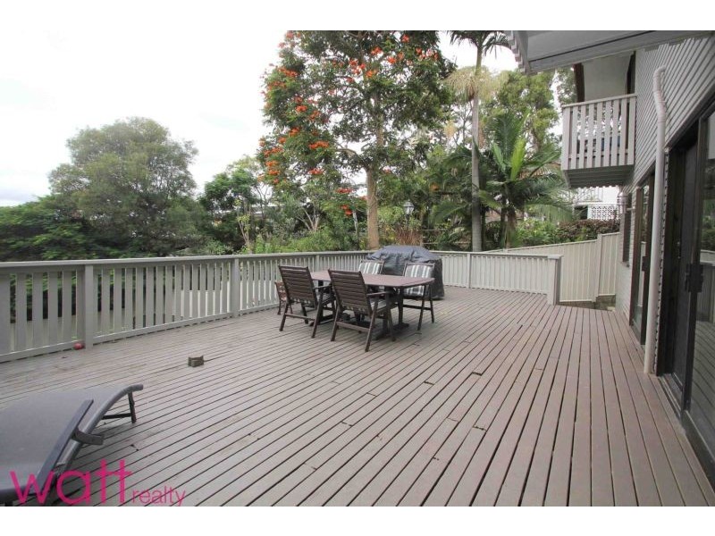 17 Pangeza Street, Stafford Heights QLD 4053