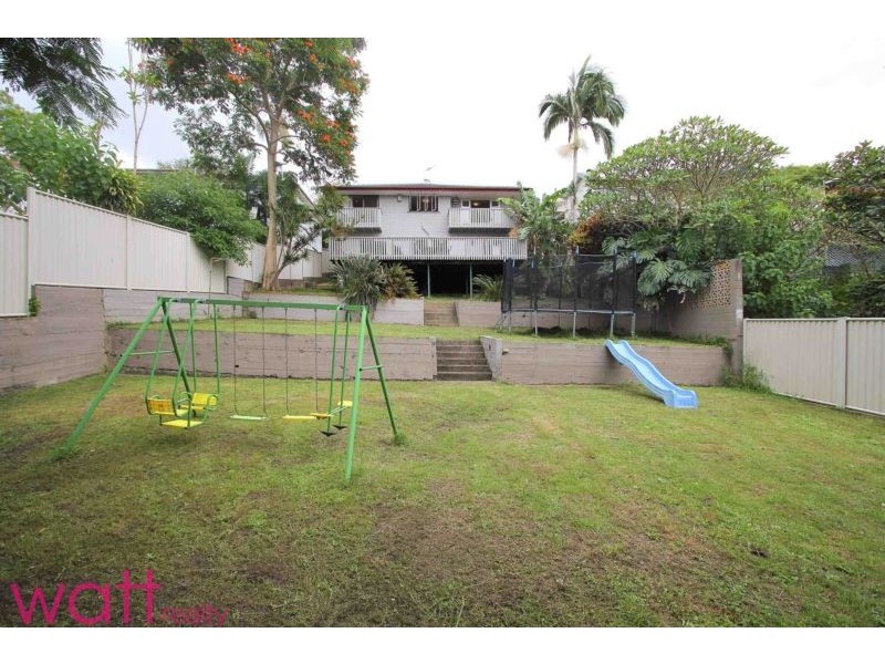 17 Pangeza Street, Stafford Heights QLD 4053