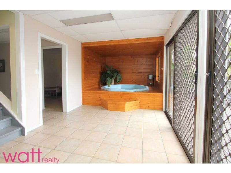 17 Pangeza Street, Stafford Heights QLD 4053