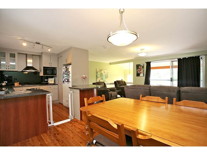 251 Patricks Rd, Ferny Hills QLD 4055