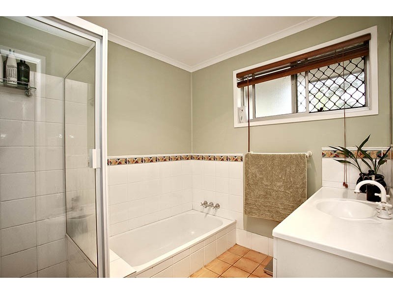 251 Patricks Rd, Ferny Hills QLD 4055
