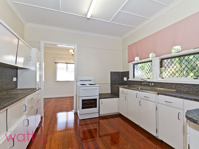 37 Sugarloaf Street, Wavell Heights QLD 4012