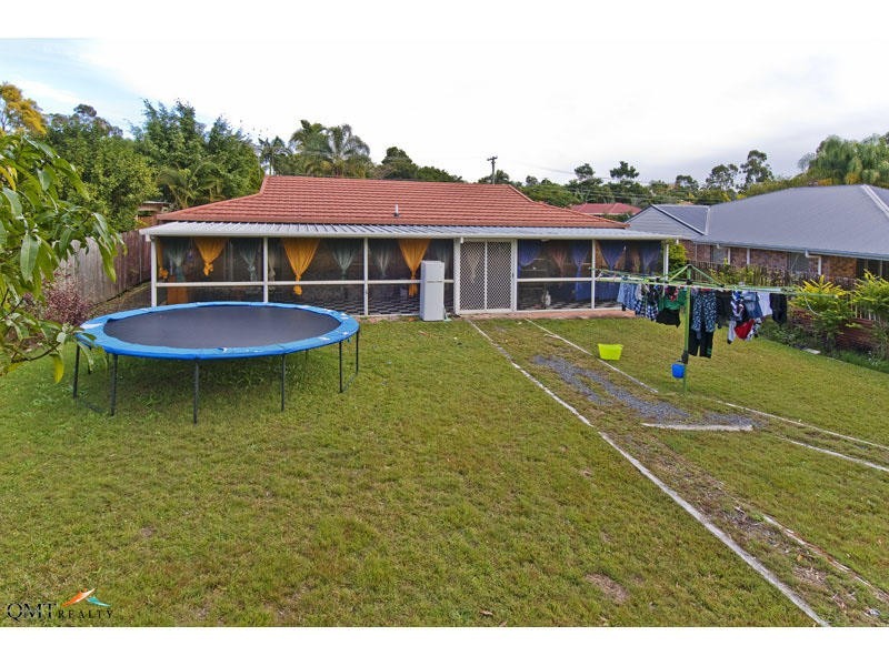 11 Helmet Court, Hillcrest QLD 4118