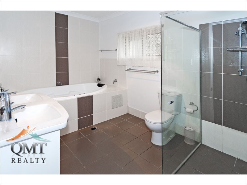 15 Castle Hill Drive, Murrumba Downs QLD 4503