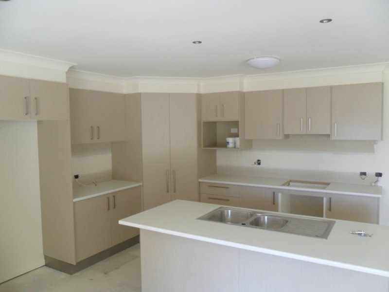 15 Dily Street (off Peverell St), Hillcrest QLD 4118