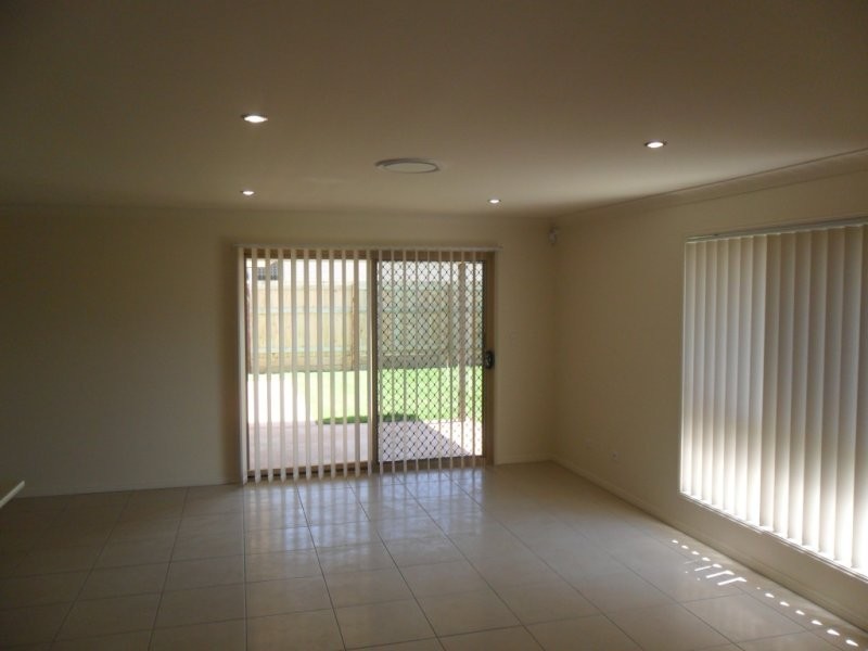 15 Dily Street (off Peverell St), Hillcrest QLD 4118