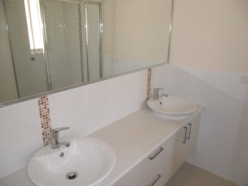 15 Dily Street (off Peverell St), Hillcrest QLD 4118